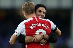 开云体育下载-阿森纳坐镇主场，轻松击败对手