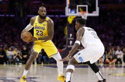 开云体育入口-包含爵士胜鹈鹕，高效进攻团队篮板不敌的词条