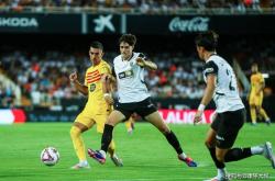 开云APP-维拉尔雷亚尔与巴塞罗那对决，实力对比悬殊的简单介绍