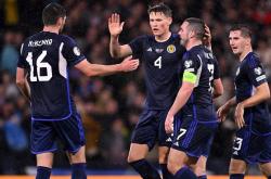 开云体育官网-斯托克城后卫表现出色，球队防线更加稳固