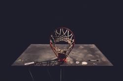 开云体育登录-当足球跨越国界，维尼修斯的欧冠魔法与一场不存在的战争