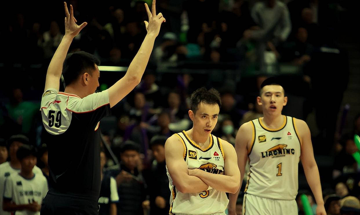 辽宁男篮精彩表现，引发球迷狂热