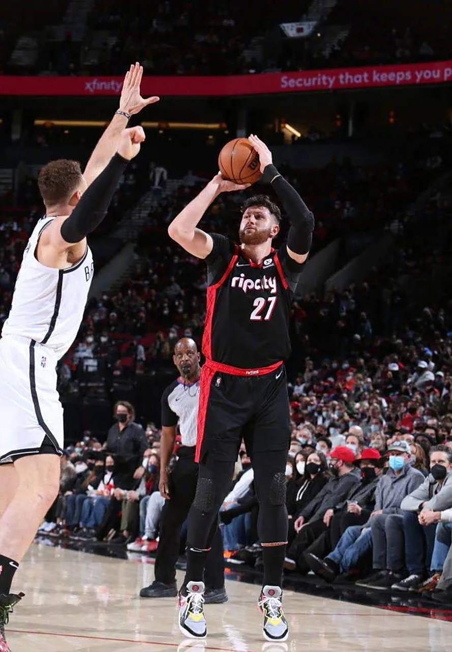 爵士完胜篮网,麦科勒姆打破历史纪录 爵士完胜篮网,麦科勒姆打破历史纪录