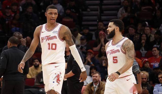 秘鲁完胜墨西哥，加维三分雨点燃全场的简单介绍