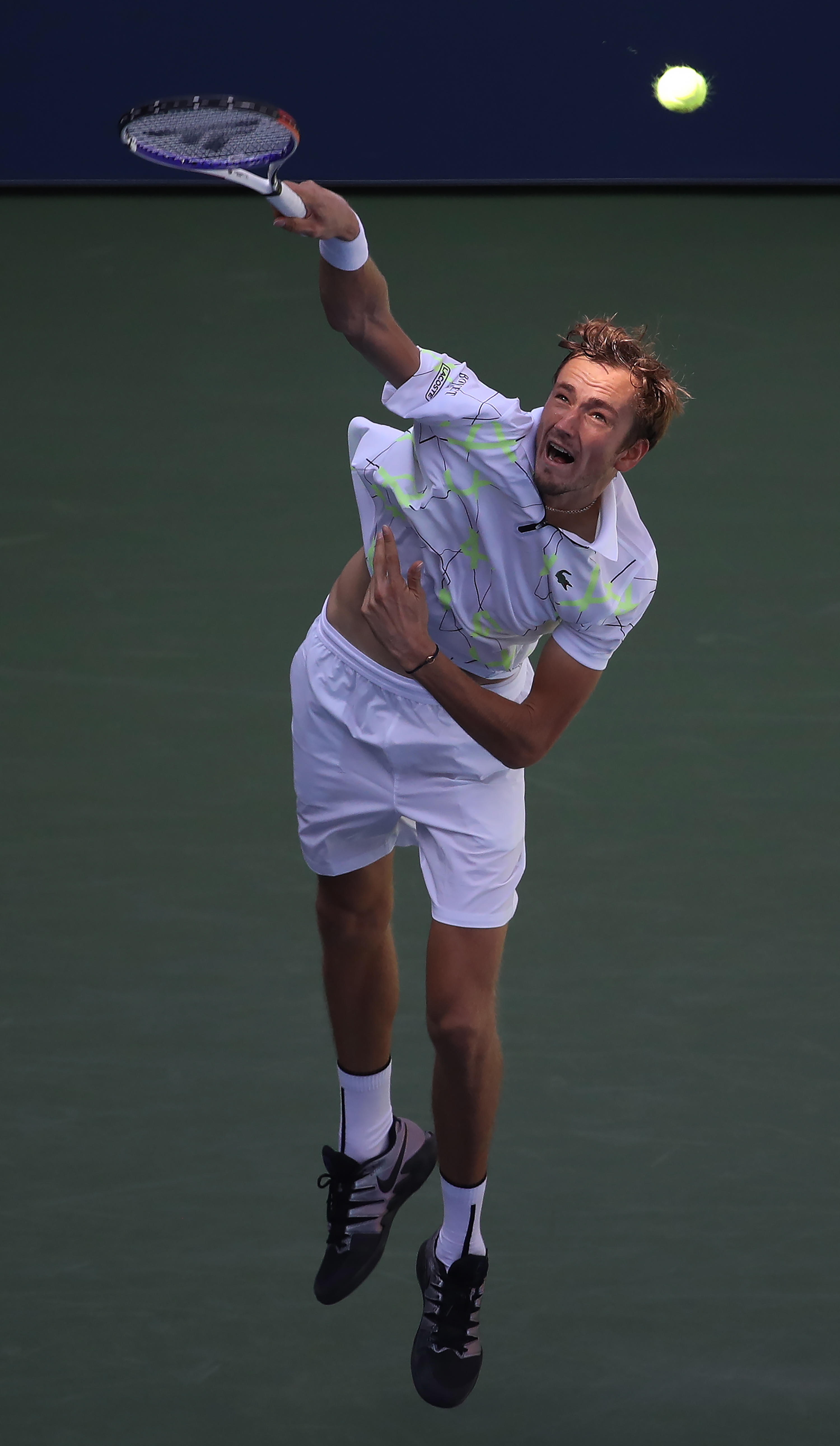 包含世界网球队爆冷美国网球队，梅德韦杰夫关键制胜的词条