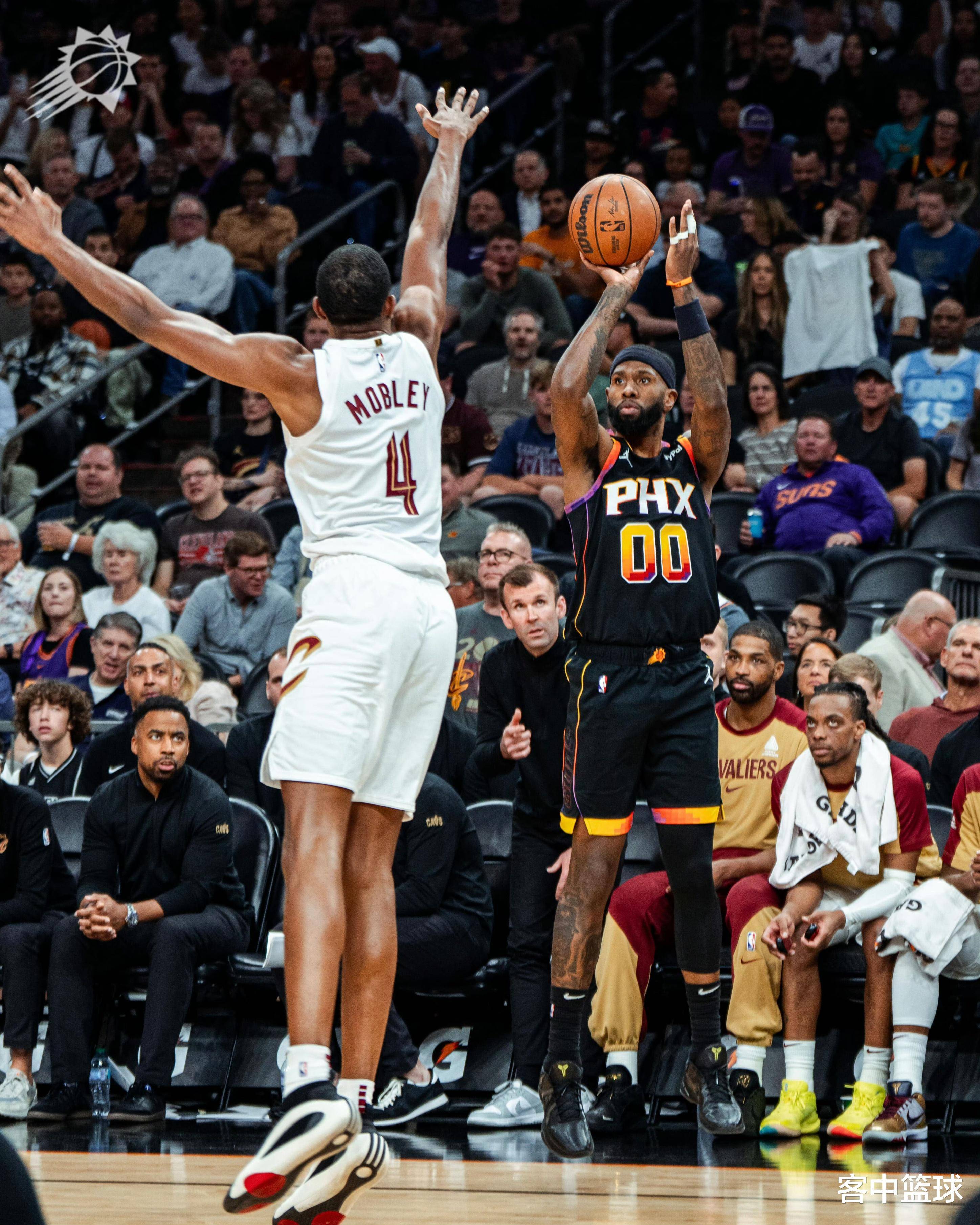 关于太阳主场告捷，球员表现抢眼的信息