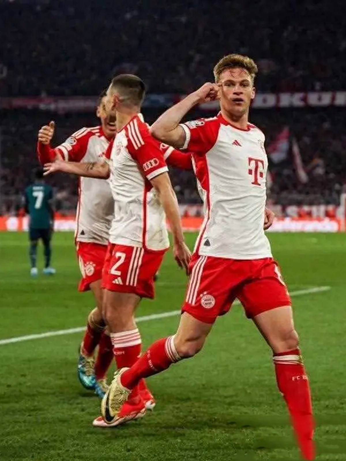 德国联赛收官战，球队实力悬殊让观众大呼过瘾