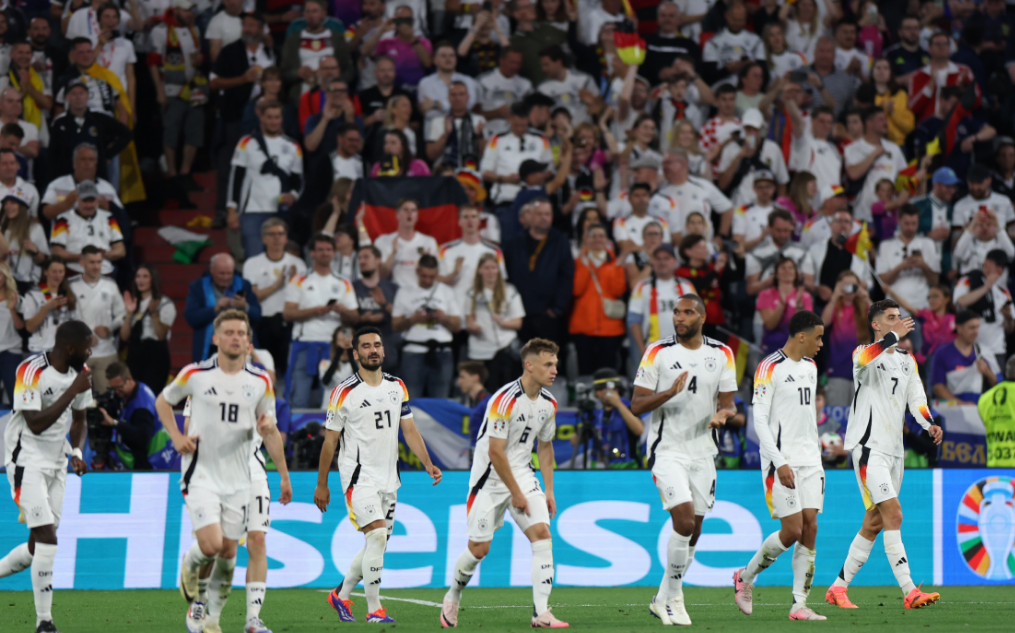 德国队在半决赛中大胜瑞士队，晋级决赛的简单介绍