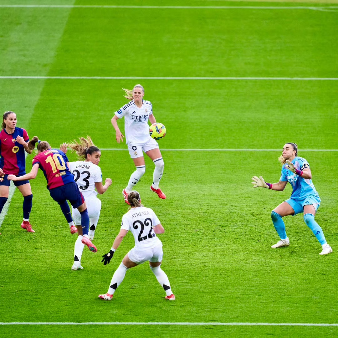 包含皇马连胜终止,巴萨紧咬西甲榜首的词条 包含皇马连胜终止,巴萨紧咬西甲榜首的词条