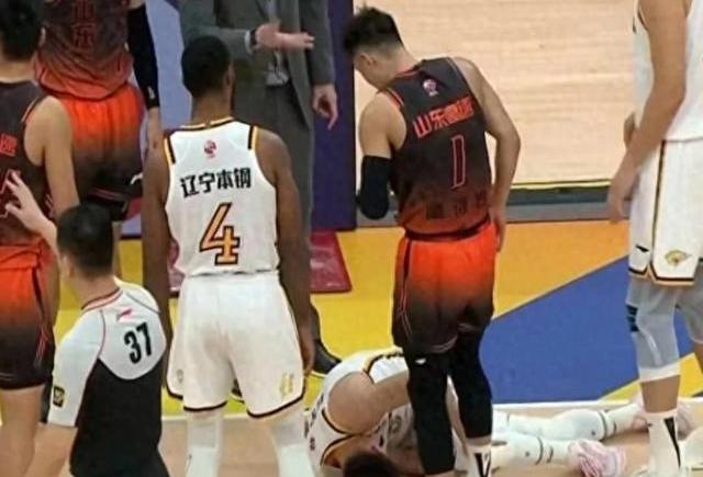 比赛中球队遭遇到技术犯规问题