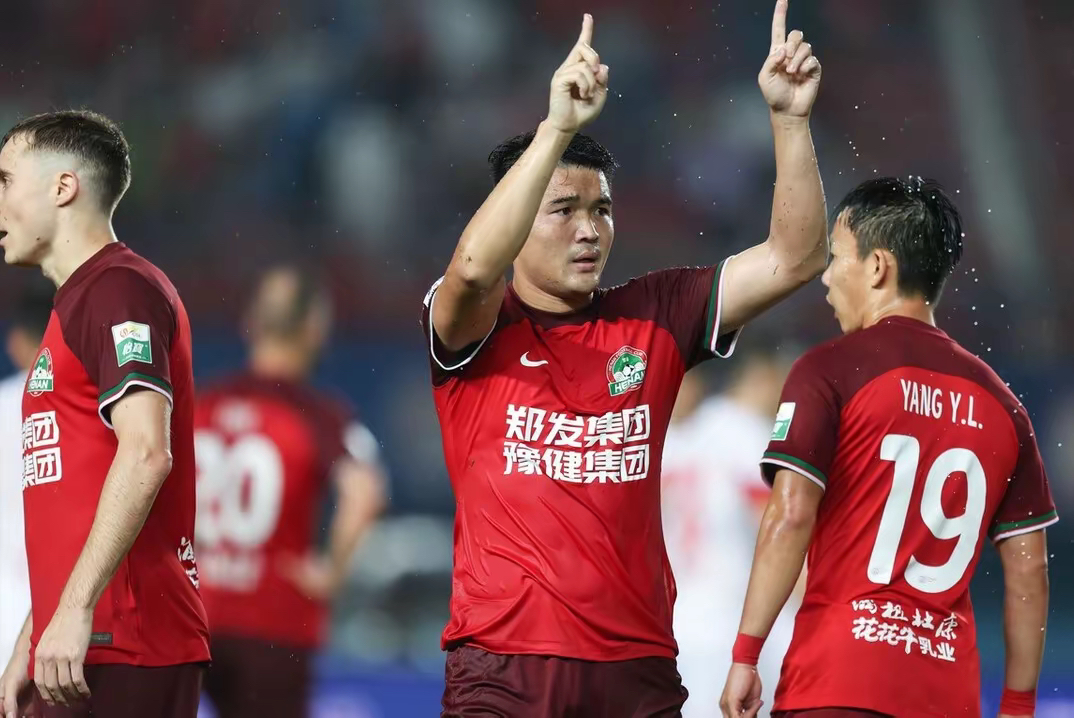 上港大比分获胜,登顶积分榜的简单介绍 上港大比分获胜,登顶积分榜的简单介绍