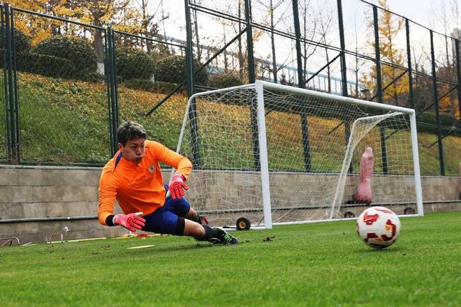 热门球队备战国际赛事，积极备战