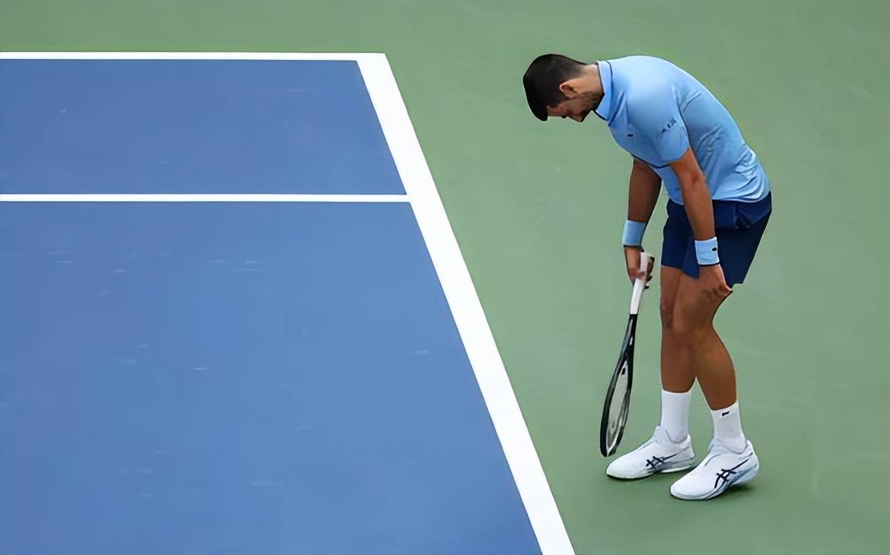 包含意大利网球队碾压英国网球队，德约科维奇统治全场的词条