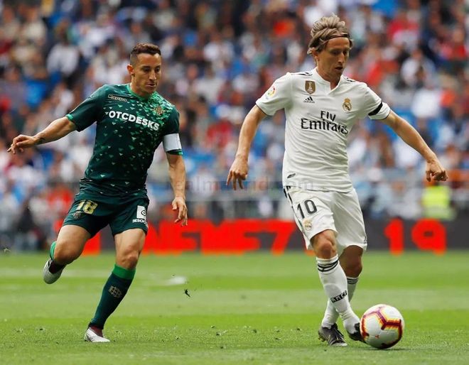 角达冰主场不敌马赛，惨遭失败的简单介绍