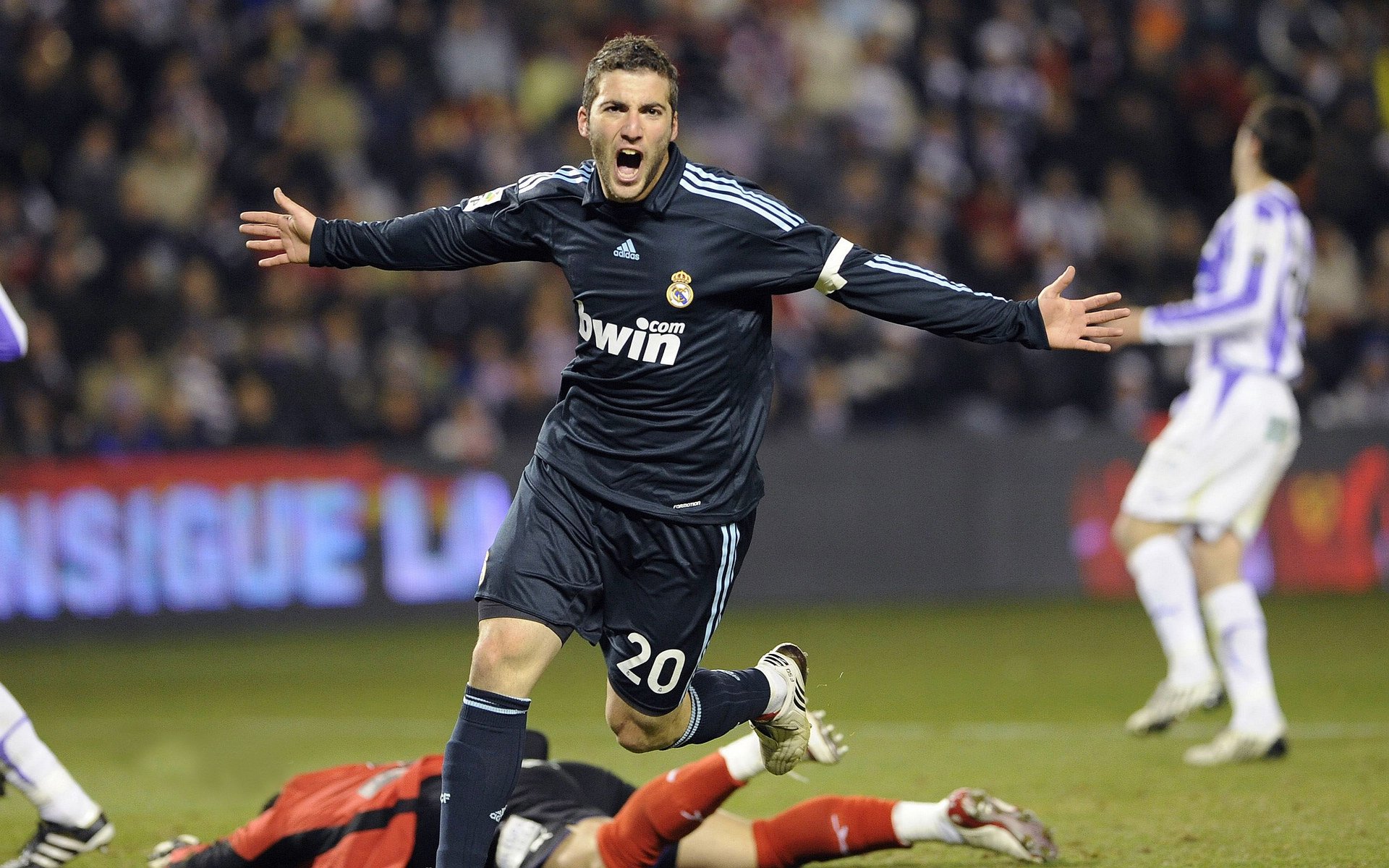 跨界统治力，从灰熊压制76人，到保罗在欧冠半决赛的接管艺术