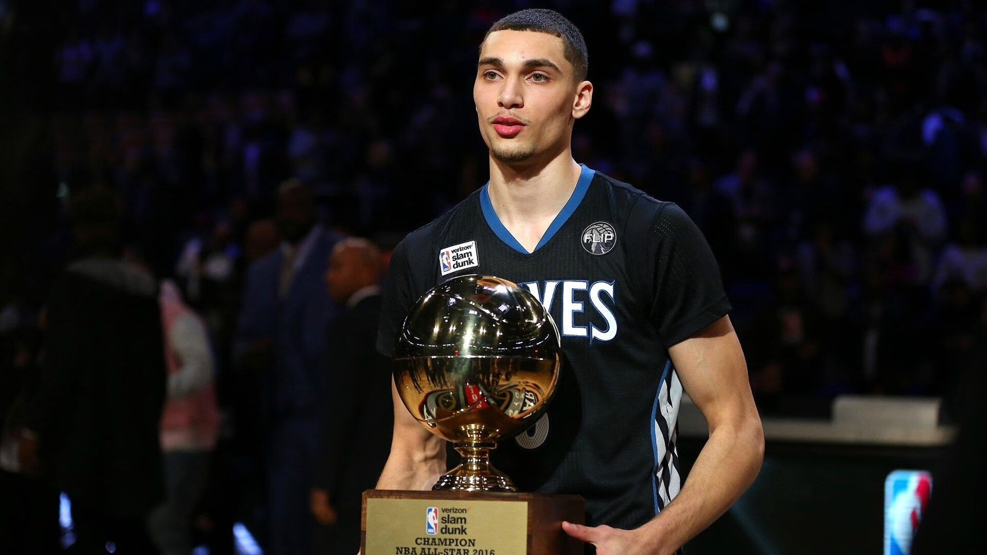 灰熊踏平奇才，季后赛焦点战中的铁血与新生