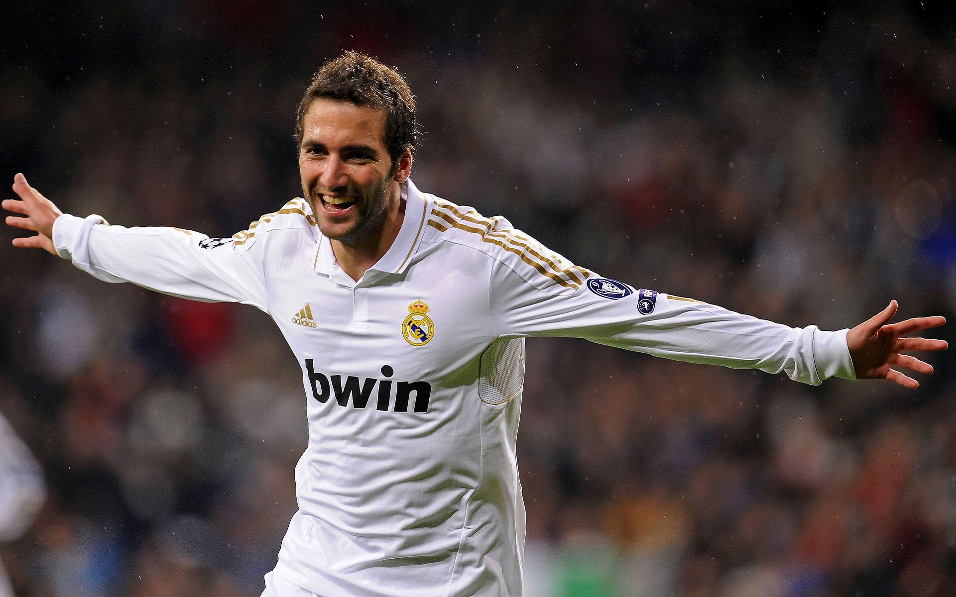 基耶萨爆发点燃蓝衣军团,阿尔及利亚斩落加拿大揭示足球新秩序