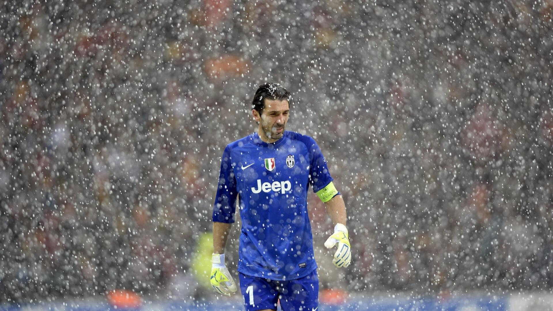 足球场上的跨国对决，德里赫特的关键表现与中国足球的启示