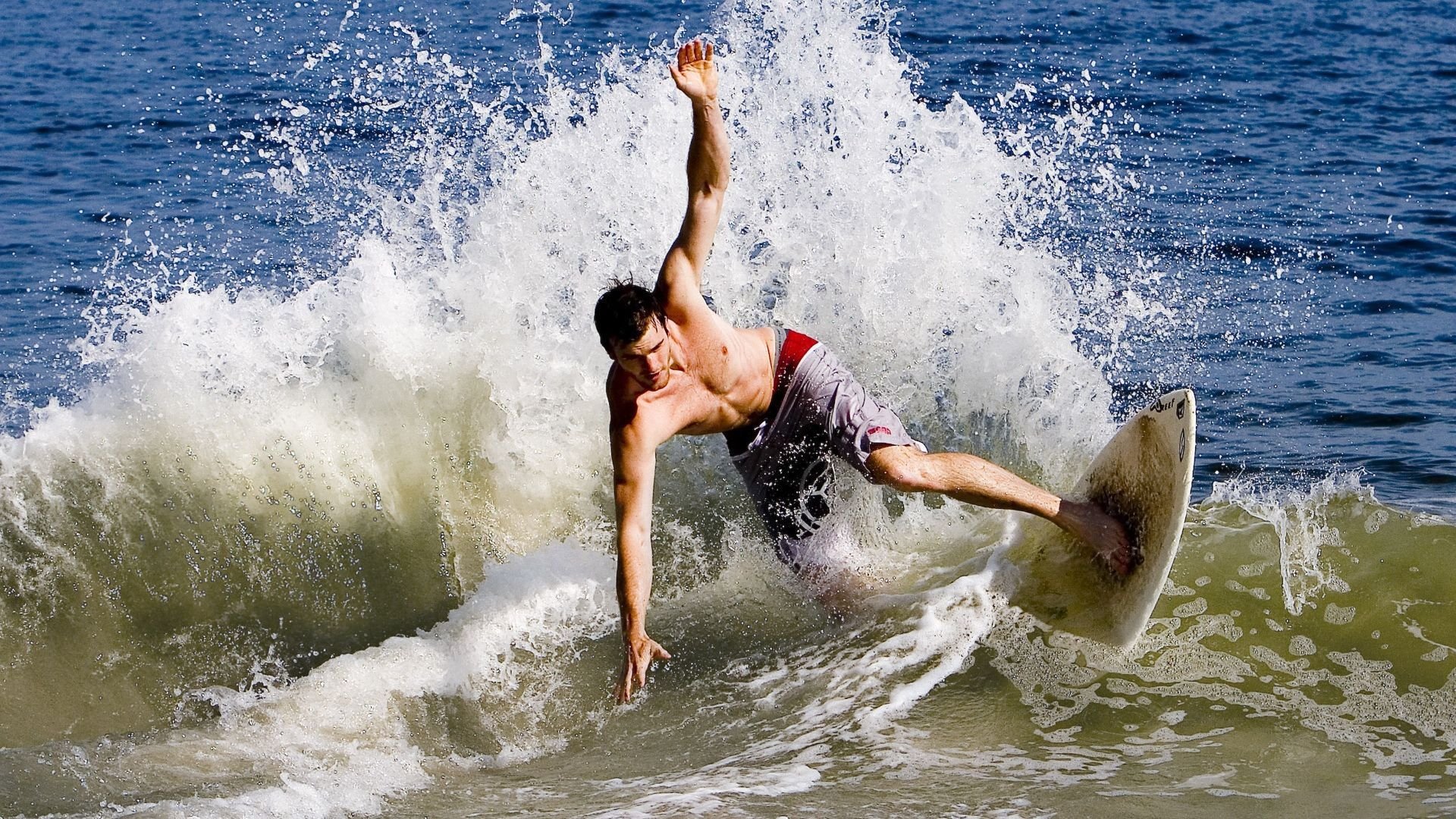NBA季后赛之夜,李刚仁状态火热,亚洲之光闪耀篮球圣殿
