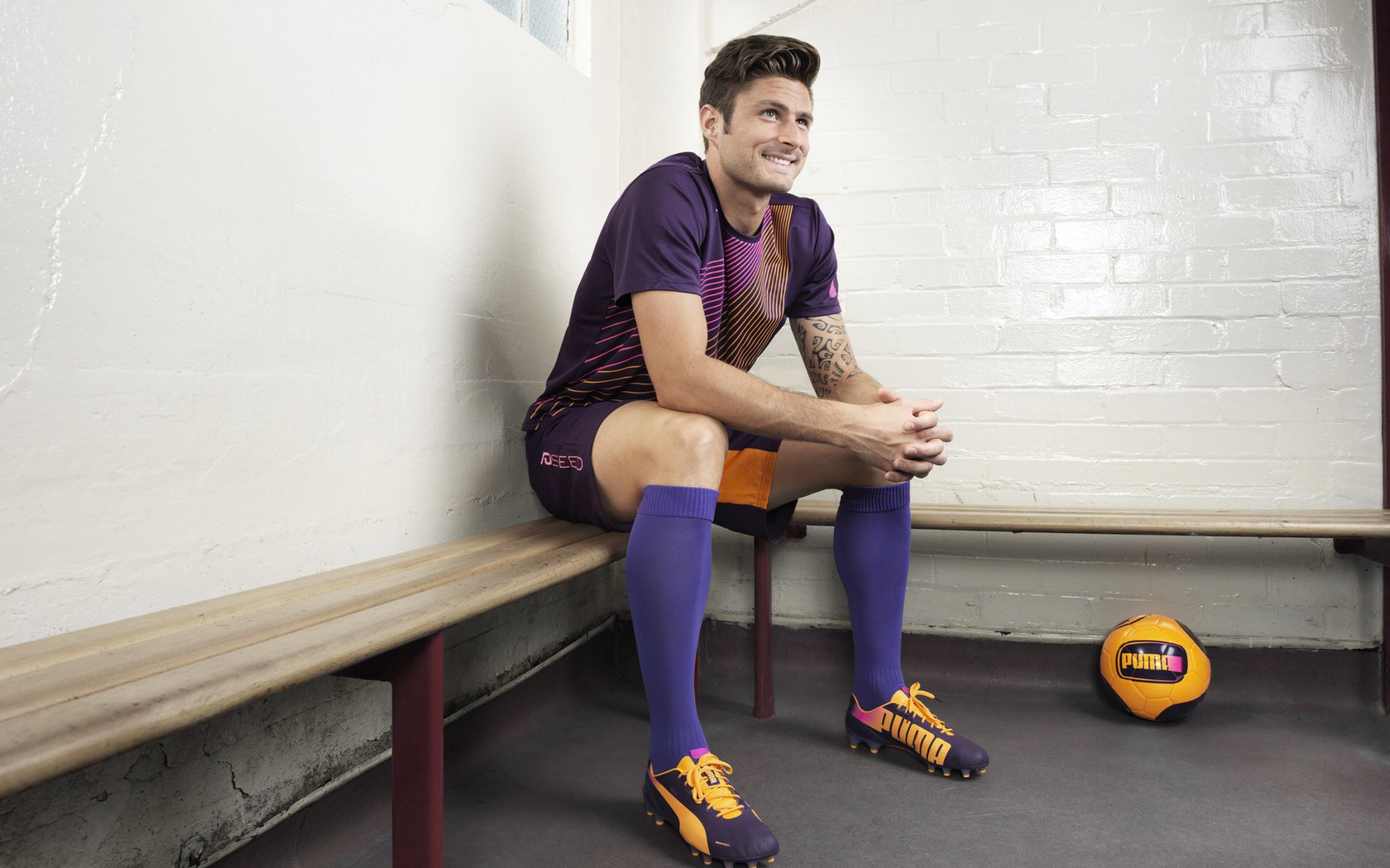 南美铁骑遭遇欧陆雄狮，本泽马关键战再显杀手本色，乌拉圭对阵塞维利亚战术解析