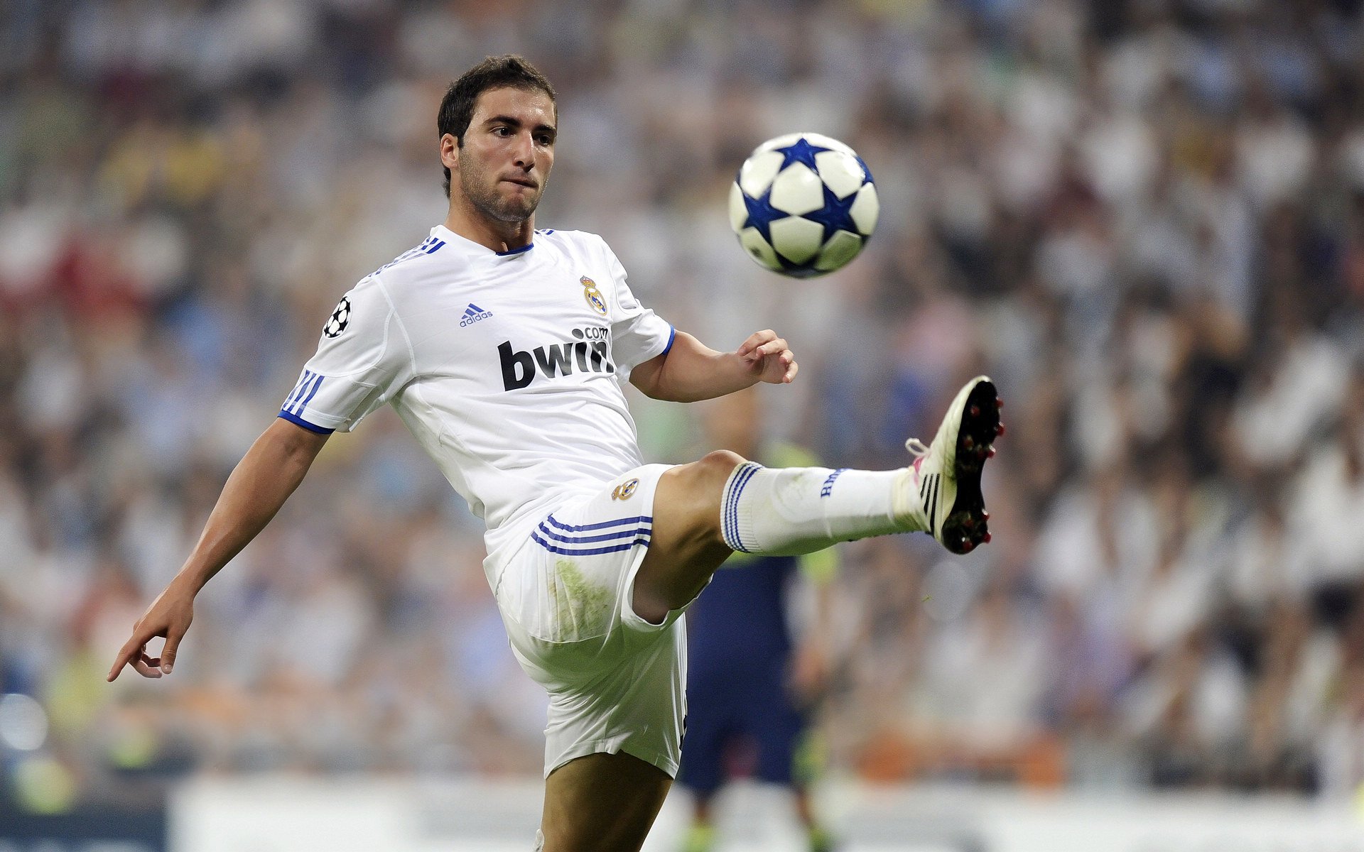 库尔图瓦神迹扛起全队,曼联式绝杀再现荷兰战场